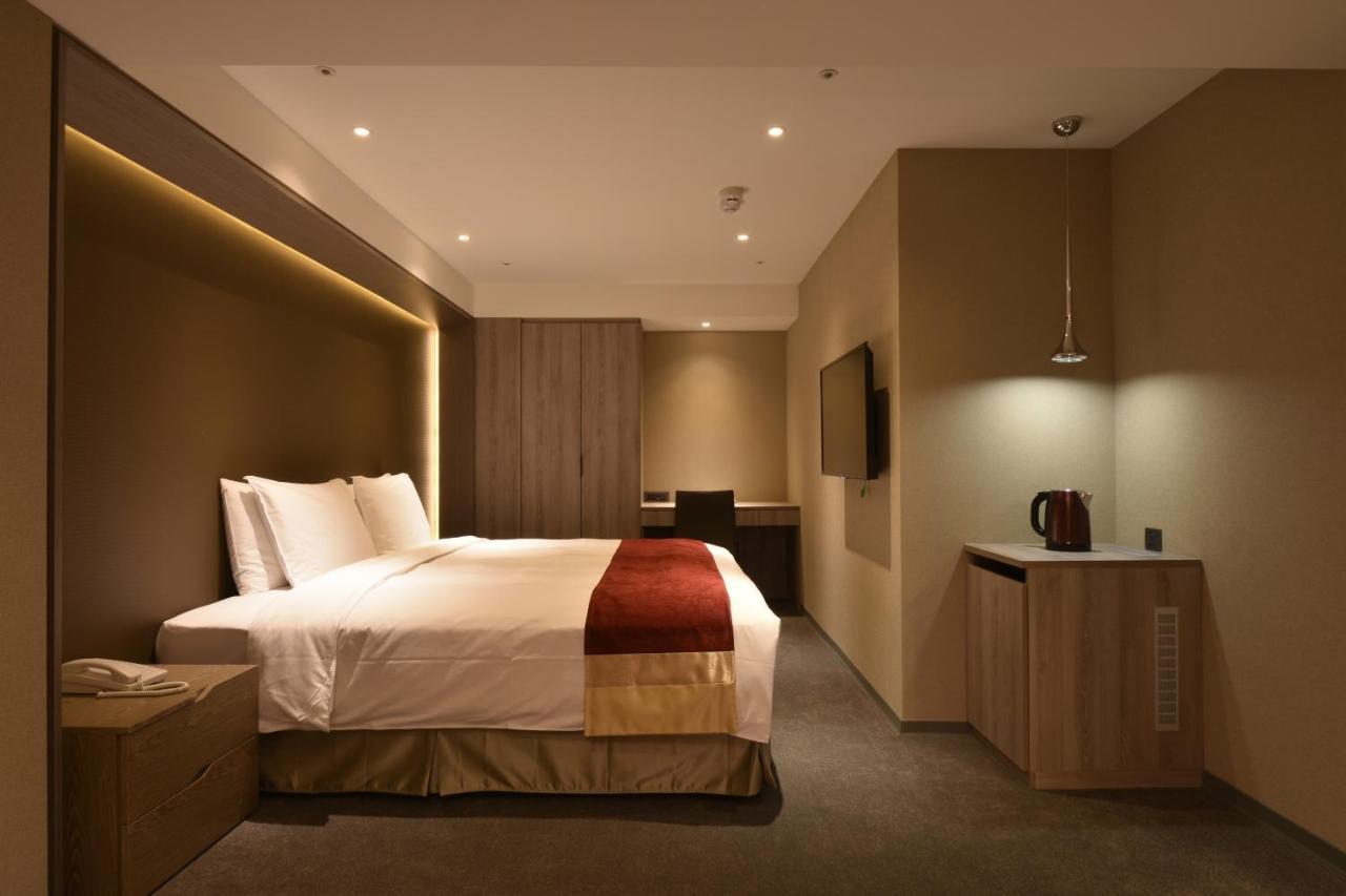 Standard King Room - No Window